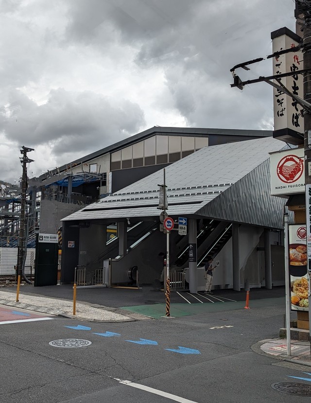 ＪＲ南武線　稲田堤駅出口写真